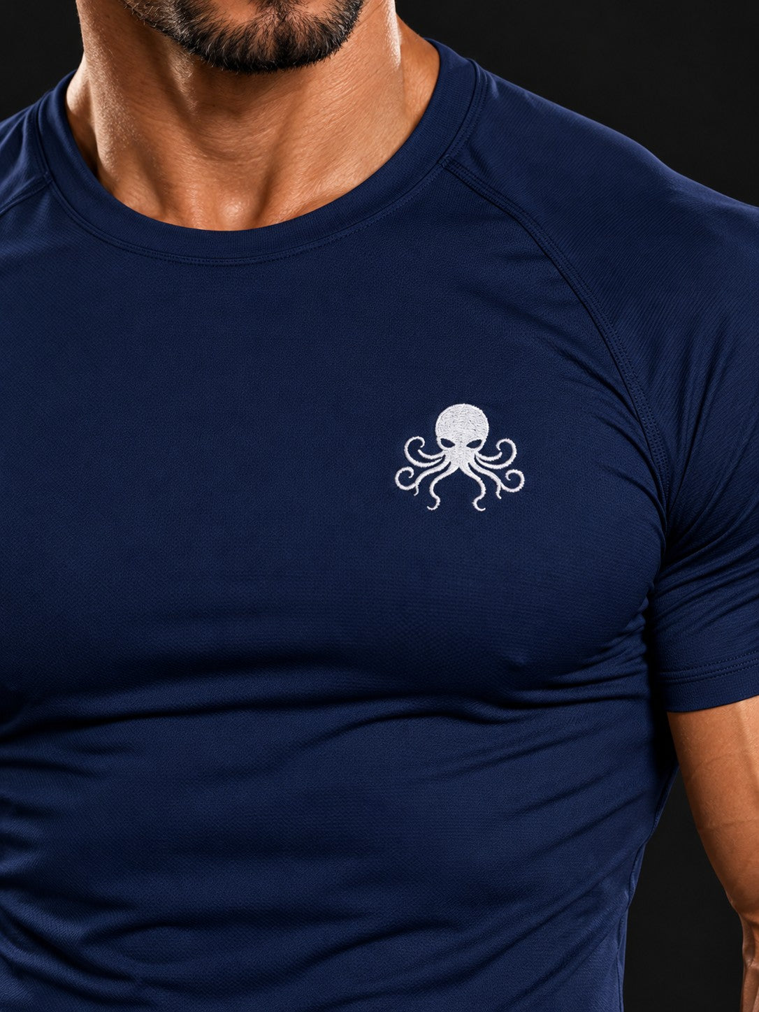 SSS Power T-Shirt Compression - Bleu Marine – détail du logo pieuvre brodé