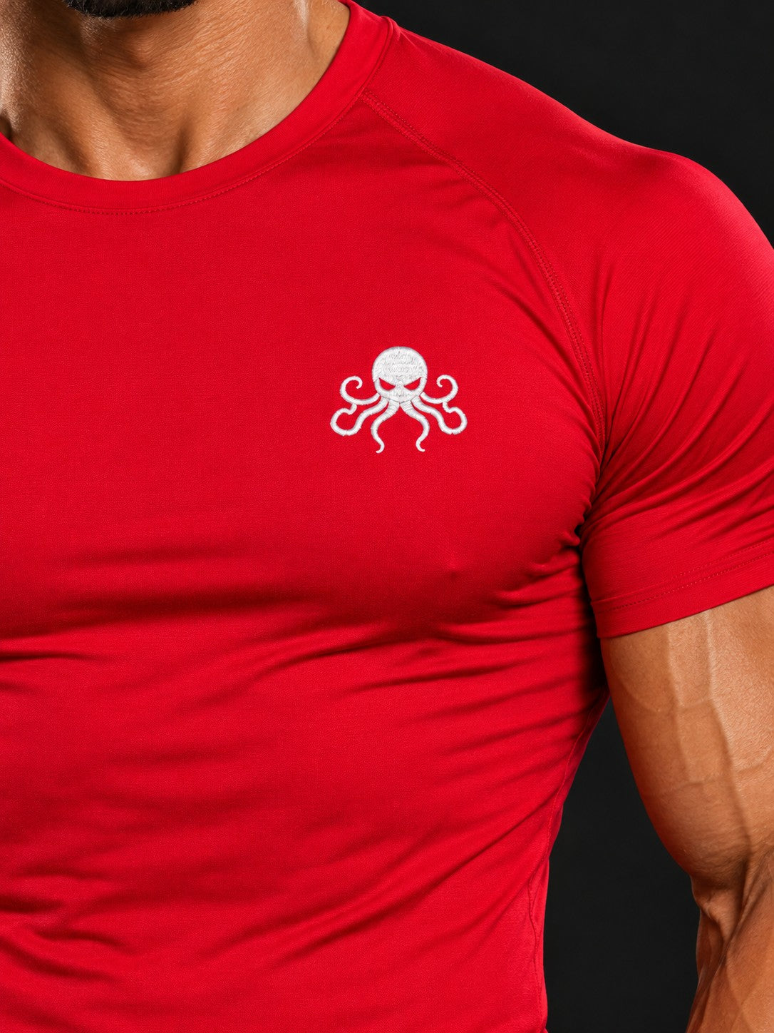 SSS Power T-Shirt Compression - Rouge – détail du logo pieuvre brodé