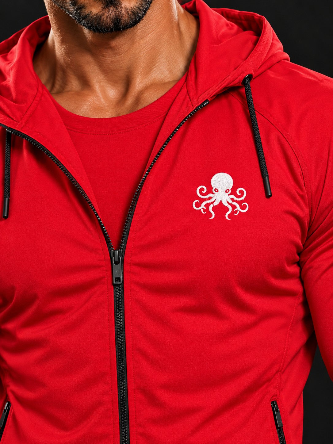 SSS Power Veste - Rouge – détail du logo pieuvre brodé
