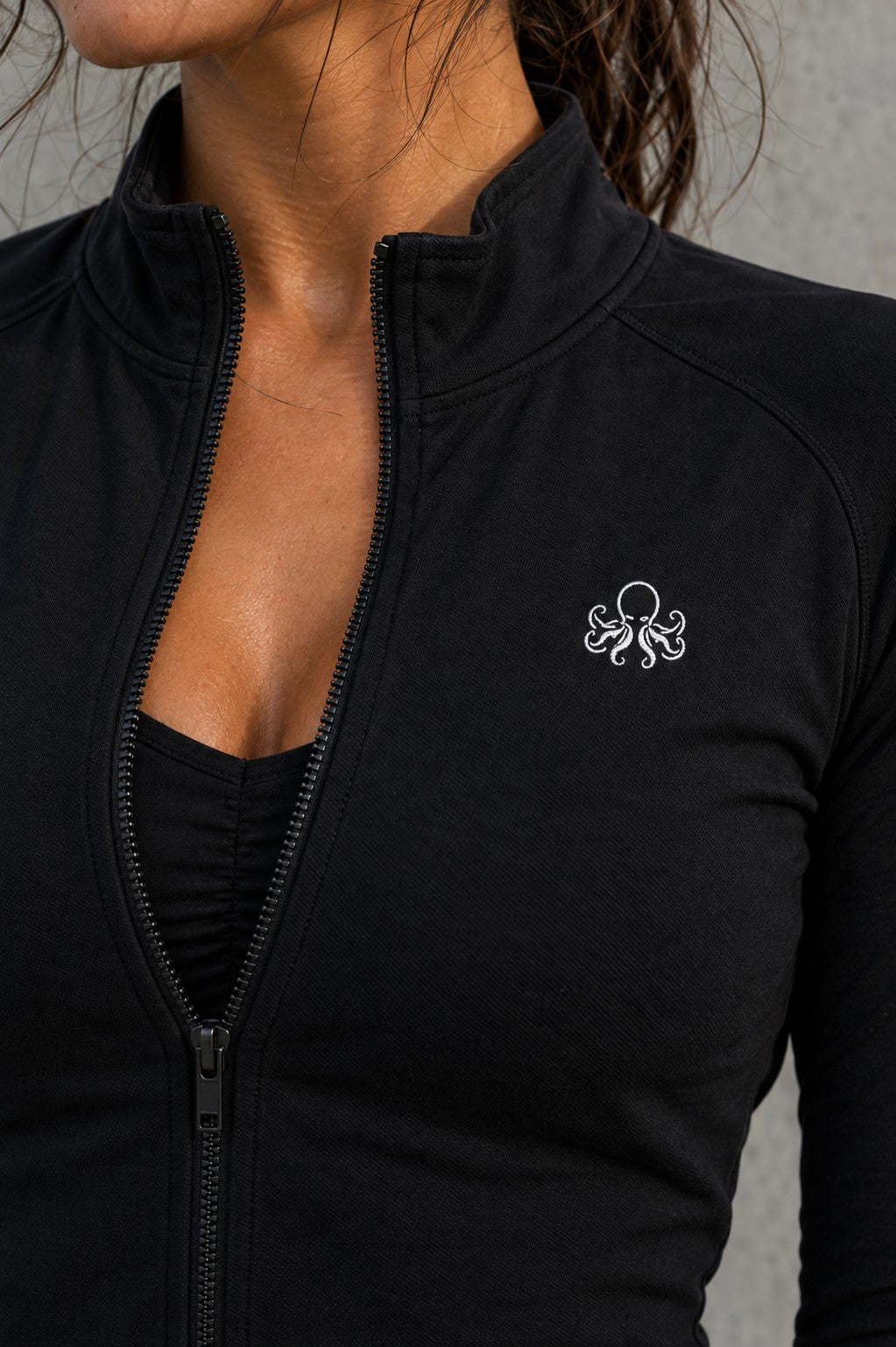 Veste Zippée SSS Power Femme - Noir – détail du logo pieuvre brodé